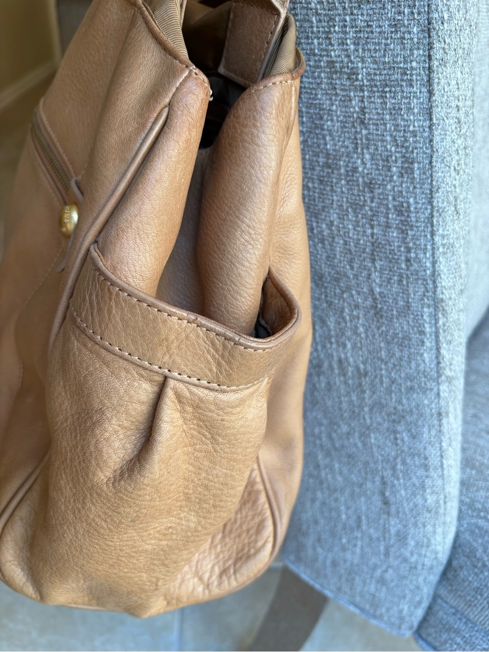 Pristine Vintage Liz Claiborne Genuine Leather Shoulder Bag w/Gold Ring Accents - Picture 5 of 10